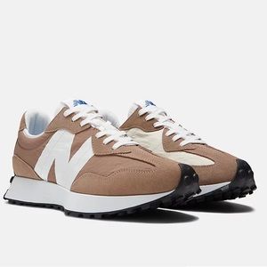 New Balance 327 Sneaker in Mushroom / Moonbeam
